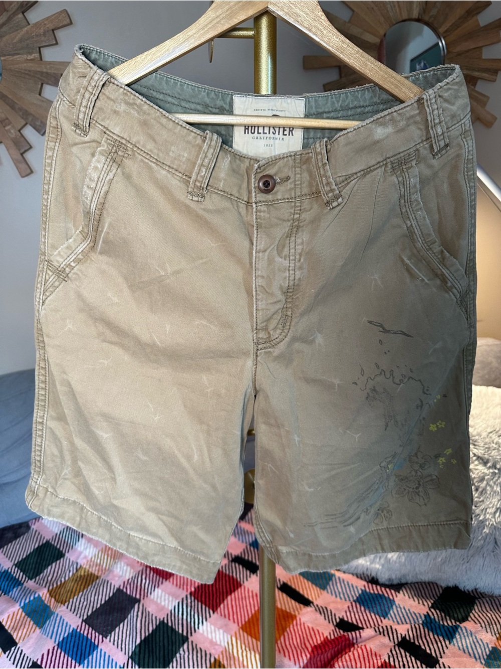 Hollister Vintage Men's Tan Chino Shorts with Tropical Graphic